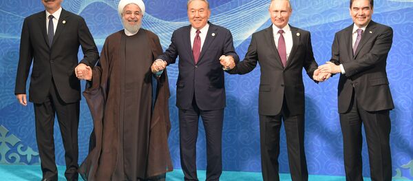 Президент России Владимир Путин на церемонии совместного фотографирования глав государств-участников V Каспийского саммита в Актау - Sputnik Армения