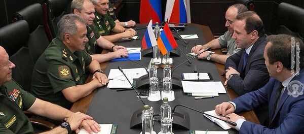 Встреча министров обороны Армении и России Давида Тонояна и Сергея Шойгу (11 августа 2018). Москвa - Sputnik Армения