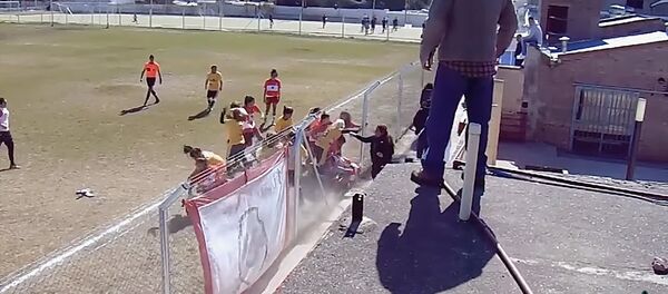 Массовая драка во время женского футбола в Аргентине Массовая драка во время женского футбола в Аргентине - Sputnik Արմենիա