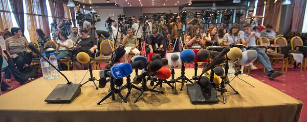 Журналисты перед началом пресс-конференции второго президента Армении Роберта Кочаряна (14 августа 2018). Еревaн - Sputnik Արմենիա