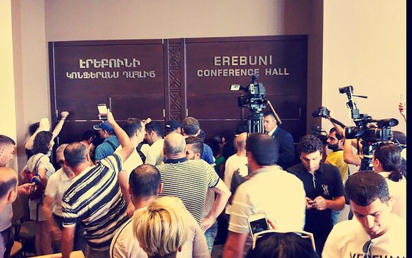 Ситуация около пресс-центра - Sputnik Армения