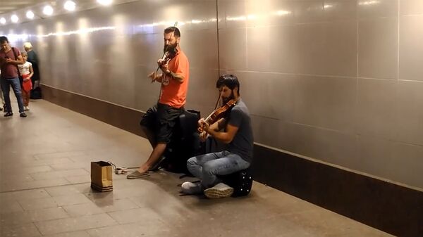 Виртуозная игра на скрипке братьев Симонян - Sputnik Армения