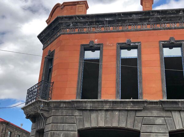 Здание бывшего ресторана Русалочка после ремонта станет Флоренцией, Гюмри - Sputnik Армения