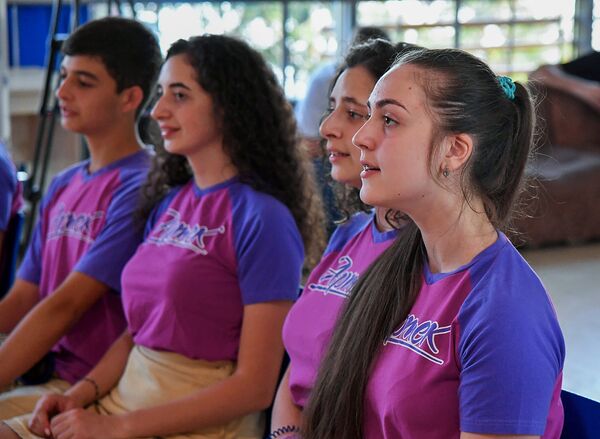 Диана Мехоян (слева) в Артеке - Sputnik Армения