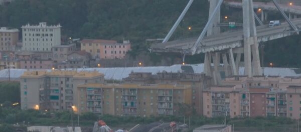 Мужчина рассказал, как чудом выжил во время обрушения моста в Италии Мужчина рассказал, как чудом выжил во время обрушения моста в Италии - Sputnik Армения