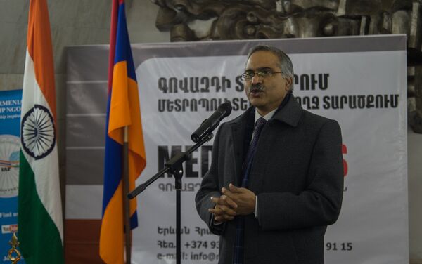Чрезвычайный и Полномочный посол Индии в Армении Суреш Бабун - Sputnik Армения