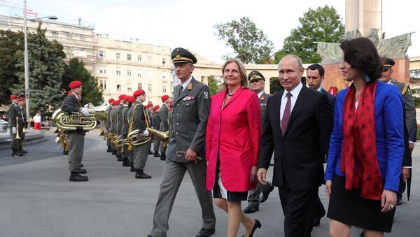 Президент России Владимир Путин и министр европейских, интеграционных и иностранных дел Австрии Карин Кнайсль - Sputnik Армения