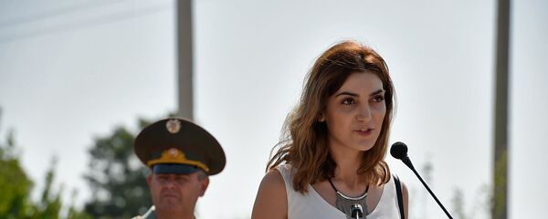 Врио мэра Эчмиадзина Диана Гаспарян на мероприятии посвященном героям Ошаканской битвы (17 августа 2018). Армавирская область Врио мэра Эчмиадзина Диана Гаспарян на мероприятии посвященном героям Ошаканской битвы (17 августа 2018). Армавирская область - Sputnik Армения