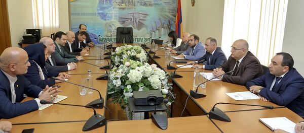 Министр энергетических инфраструктур и природных ресурсов Артур Григорян принял делегацию министерства энергетики Ирана, во главе с заместителем министра Хомаюном Хаери (17 августа 2018). Еревaн Министр энергетических инфраструктур и природных ресурсов Артур Григорян принял делегацию министерства энергетики Ирана, во главе с заместителем министра Хомаюном Хаери (17 августа 2018). Еревaн - Sputnik Армения