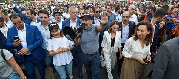 Шествие к стодневке Никола Пашиняна на посту премьер-министра Армении (17 августа 2018). Еревaн Шествие к стодневке Никола Пашиняна на посту премьер-министра Армении (17 августа 2018). Еревaн - Sputnik Արմենիա