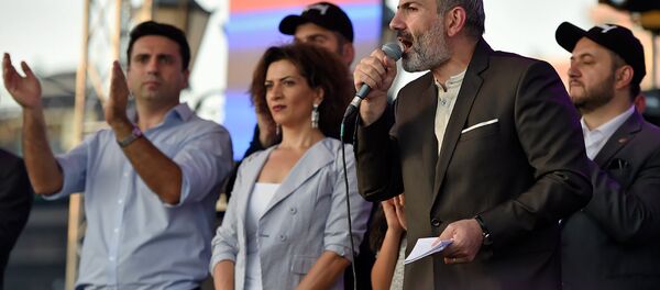 Митинг к стодневке Никола Пашиняна на посту премьер-министра Армении (17 августа 2018). Еревaн Митинг к стодневке Никола Пашиняна на посту премьер-министра Армении (17 августа 2018). Еревaн - Sputnik Արմենիա