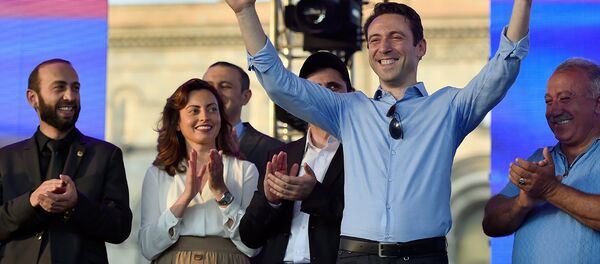 Митинг к стодневке Никола Пашиняна на посту премьер-министра Армении (17 августа 2018). Еревaн - Sputnik Армения