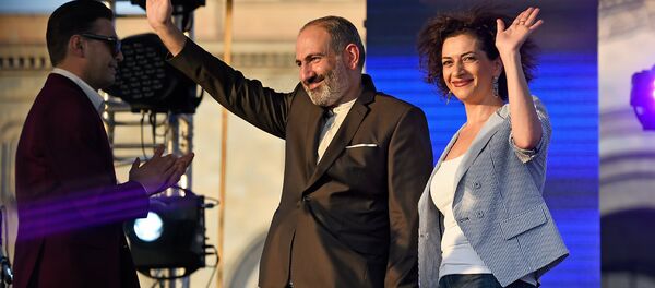 Митинг к стодневке Никола Пашиняна на посту премьер-министра Армении (17 августа 2018). Еревaн Митинг к стодневке Никола Пашиняна на посту премьер-министра Армении (17 августа 2018). Еревaн - Sputnik Армения