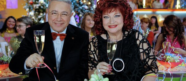 Евгений Петросян и Елена Степаненко на съемках новогодней передачи Голубой огонек. Евгений Петросян и Елена Степаненко на съемках новогодней передачи Голубой огонек. - Sputnik Արմենիա