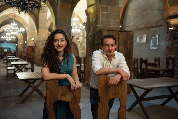 Владельцы трапезной Мариам Торосян и Акоп Акопян Владельцы трапезной Мариам Торосян и Акоп Акопян - Sputnik Армения