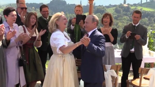 Путин на свадьбе главы МИД Австрии Кнайсль - Sputnik Армения