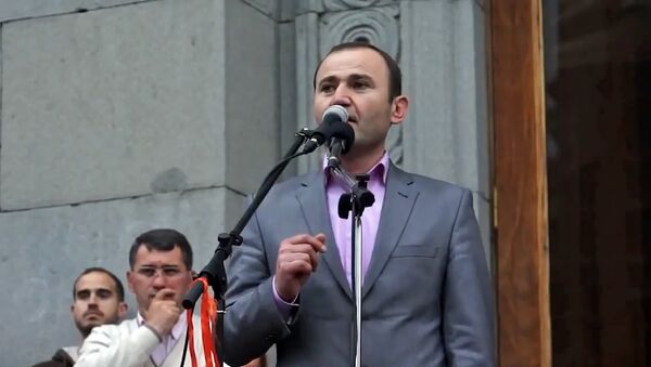 Мануел Гаспарян на митинге в поддержку Раффи Ованисяна (12 апреля 2013). Еревaн - Sputnik Արմենիա
