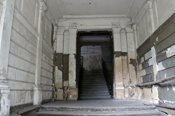 Парадная дома на улице Павле Ингороква 14 Парадная дома на улице Павле Ингороква 14 - Sputnik Армения