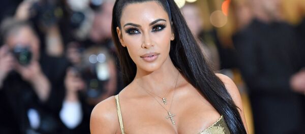 Ким Кардашьян на Met Gala 2018 в музее искусств Метрополитен (7 мая 2018). Нью-Йорк, США - Sputnik Армения