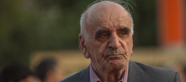 Известный советский и армянский кинорежиссер-документалист Артавазд Пелешян на красной дорожке кинофестиваля Золотой абрикос Известный советский и армянский кинорежиссер-документалист Артавазд Пелешян на красной дорожке кинофестиваля Золотой абрикос - Sputnik Արմենիա