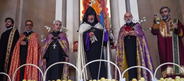 Освящение абрикосов Освящение абрикосов - Sputnik Армения