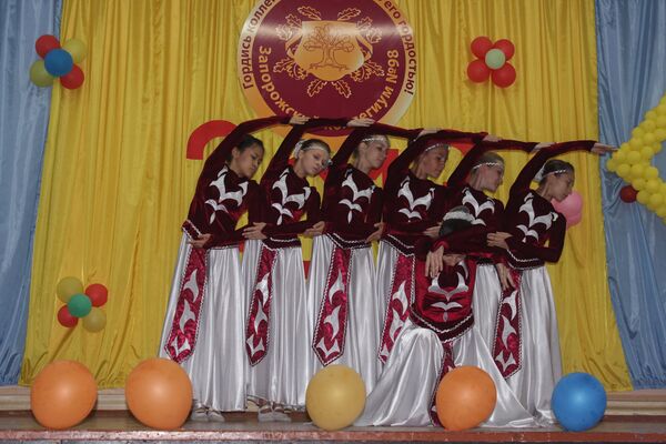 Украинский ансамбль Лилия исполняет армянские народные танцы Украинский ансамбль Лилия исполняет армянские народные танцы - Sputnik Արմենիա