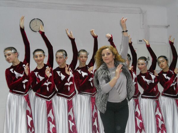 Украинский ансамбль Лилия исполняет армянские народные танцы. Художественный руководитель - Кристина Улубян Украинский ансамбль Лилия исполняет армянские народные танцы. Художественный руководитель - Кристина Улубян - Sputnik Արմենիա