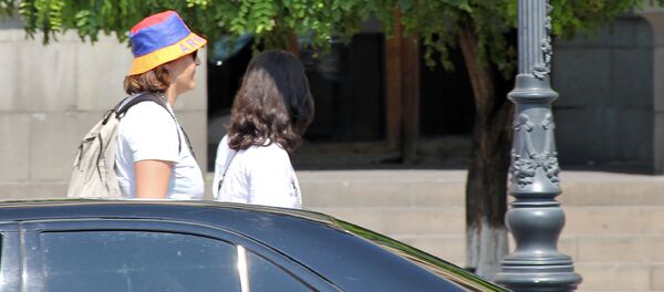 Туристы на площади Республики - Sputnik Արմենիա