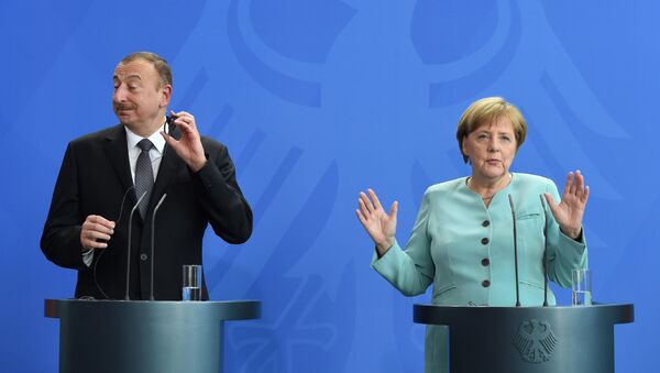 Канцлер Германии Ангела Меркель и президент Азербайджана Ильхам Алиев на совместной пресс-конференции (7 июня 2016). Берлин, Германия - Sputnik Армения