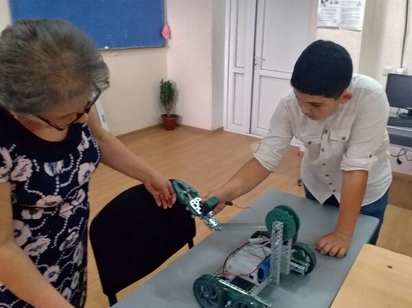 Школьная инженерная лаборатория ArMath деревни Айгеовит - Sputnik Армения