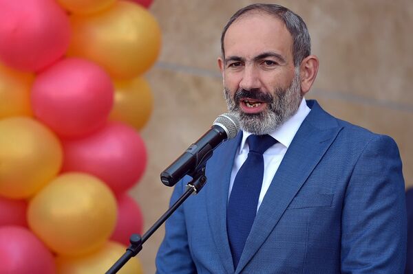 Премьер-министр Армении Никол Пашинян на торжественном открытии школы с китайским обучением (22 августа 2018). Ереван - Sputnik Армения