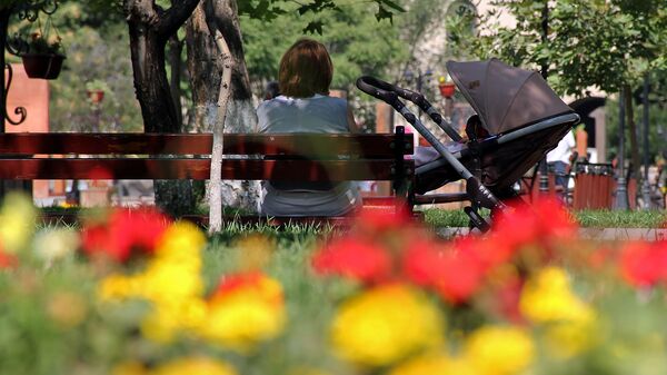 В парке, на скамье - Sputnik Армения