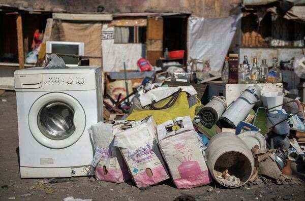 Как живут люди на блошином рынке в Ереване Как живут люди на блошином рынке в Ереване - Sputnik Արմենիա