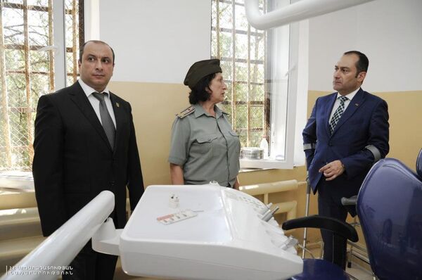 Превратить Освенцим в курорт, или Воровская иерархия армянских тюрем Превратить Освенцим в курорт, или Воровская иерархия армянских тюрем - Sputnik Армения