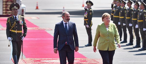 Канцлер Германии Ангела Меркель прибыла в Ереван (24 августа 2018). Аэропорт Звартноц Канцлер Германии Ангела Меркель прибыла в Ереван (24 августа 2018). Аэропорт Звартноц - Sputnik Армения