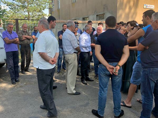 Жители Маралика требуют отставки главы общины (24 августа 2018). Маралик - Sputnik Армения