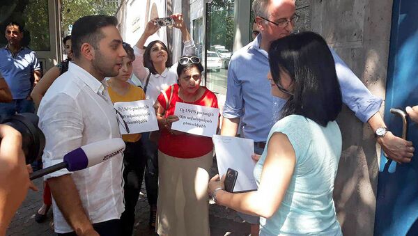 Акция протеста перед зданием посольства Великобритании в Армении (24 августа 2018). Еревaн - Sputnik Армения