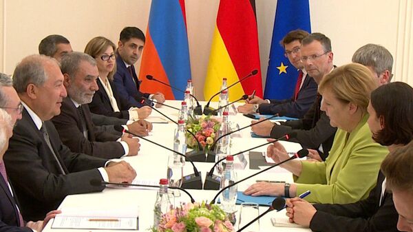 ՀՀ նախագահ Արմեն Սարգսյանն ընդունեց Գերմանիայի կանցլեր Անգելա Մերկելին: ՀՀ նախագահ Արմեն Սարգսյանն ընդունեց Գերմանիայի կանցլեր Անգելա Մերկելին: - Sputnik Արմենիա