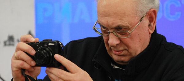 Фотожурналист Владимир Мусаэльян принимает участие в круглом столе Как мы снимали век 20-й. Как снимать в 21 веке в агентстве РИА Новости (28 ноября 2011). Москвa Фотожурналист Владимир Мусаэльян принимает участие в круглом столе Как мы снимали век 20-й. Как снимать в 21 веке в агентстве РИА Новости (28 ноября 2011). Москвa - Sputnik Армения