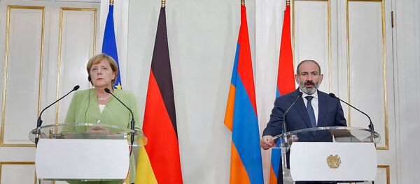 Премьер-министр Армении Никол Пашинян и канцлер Германии Ангела Меркель на совместной пресс-конференции (24 августа 2018). Еревaн Премьер-министр Армении Никол Пашинян и канцлер Германии Ангела Меркель на совместной пресс-конференции (24 августа 2018). Еревaн - Sputnik Արմենիա