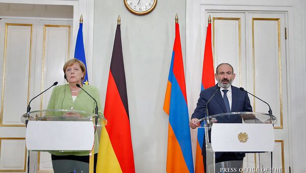 Премьер-министр Армении Никол Пашинян и канцлер Германии Ангела Меркель на совместной пресс-конференции (24 августа 2018). Еревaн - Sputnik Արմենիա