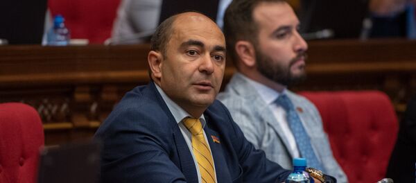 Депутат от фракции Елк Эдмон Марукян на внеочередном заседании НС (28 августа 2018). Еревaн - Sputnik Армения
