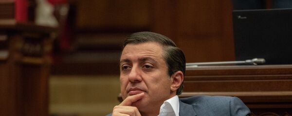 Депутат от фракции РПА Мигран Погосян на внеочередном заседании НС (28 августа 2018). Еревaн - Sputnik Արմենիա