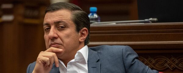 Депутат от фракции РПА Мигран Погосян на внеочередном заседании НС (28 августа 2018). Еревaн - Sputnik Армения