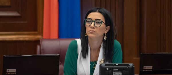 Вице-спикер Парламента Армении Арпине Ованнисян на внеочередном заседании НС (28 августа 2018). Еревaн - Sputnik Армения