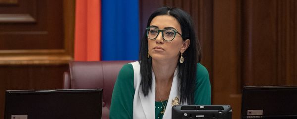 Вице-спикер Парламента Армении Арпине Ованнисян на внеочередном заседании НС (28 августа 2018). Еревaн - Sputnik Армения
