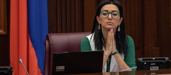 Вице-спикер Парламента Армении Арпине Ованнисян на внеочередном заседании НС (28 августа 2018). Еревaн Вице-спикер Парламента Армении Арпине Ованнисян на внеочередном заседании НС (28 августа 2018). Еревaн - Sputnik Армения