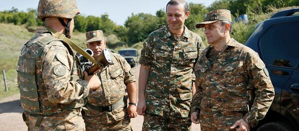 Начальник полиции Валерий Осипян и Секретарь СБ Армен Григорян посетили армяно-азербайджанскую границу, где проводят боевое дежусрство войска полиции (29 августа 2018). Тавуш Начальник полиции Валерий Осипян и Секретарь СБ Армен Григорян посетили армяно-азербайджанскую границу, где проводят боевое дежусрство войска полиции (29 августа 2018). Тавуш - Sputnik Արմենիա
