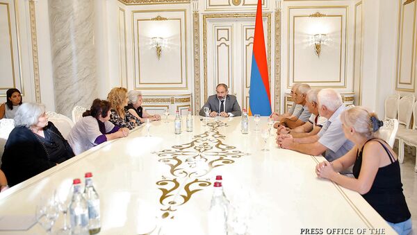Премьер-министр Никол Пашинян принял родственников, жертв 1-го марта (29 августа 2018). Еревaн - Sputnik Армения