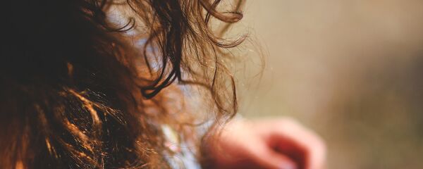 Девочка с длинными волосами Девочка с длинными волосами - Sputnik Армения